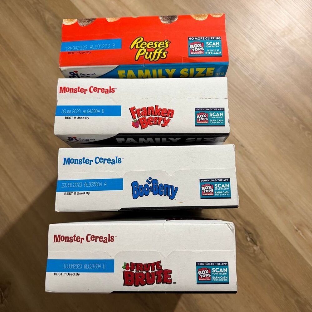 Kaws X Monster Reese’s Puff Collectable Cereal Boxes Family Size Complexcon Art - Picture 10 of 10